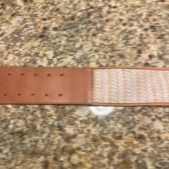 3” Wide Light Tan Leather and Woven Women’s Belt M VGUC - Picture 6 of 9